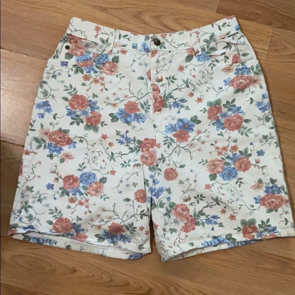 VINTAGE FLORAL DENIM SHORTS